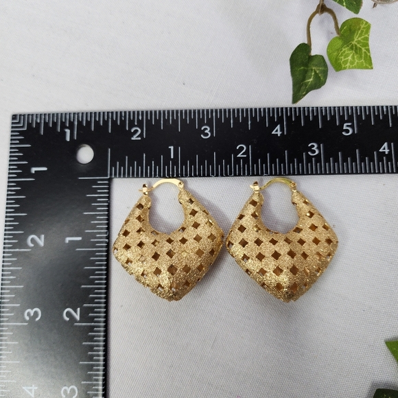 Gold Basket Style Shimmer Hoop Earrings New - Picture 3 of 8